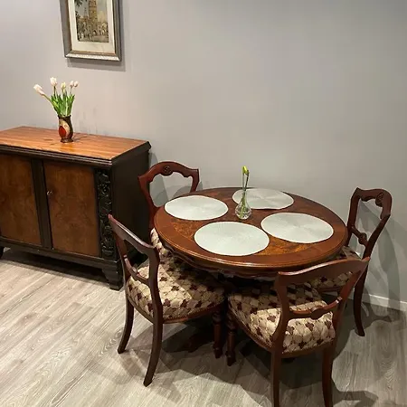 Center Apartment *