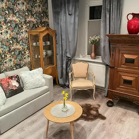 Center Apartment *
