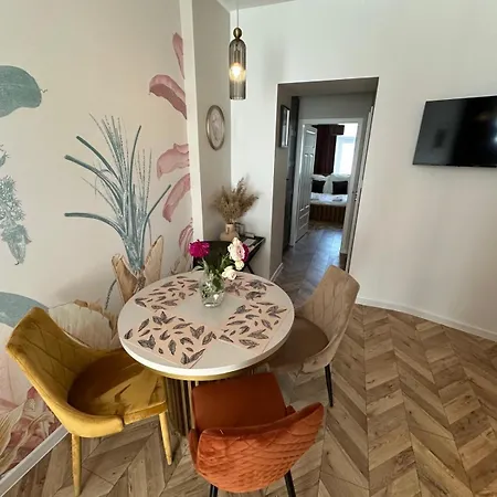 Center Apartment *